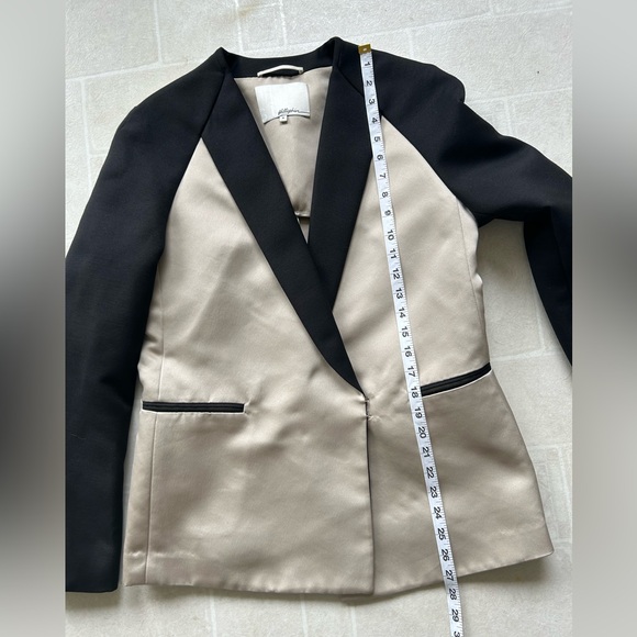 81.PHILLIP LIM Beige Tuxedo Jacket with Contrast Black Collar & Sleeves
Size:8 - Picture 14 of 17